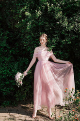 Robe longue en tulle à manches bouffantes et col Bardot Katrina